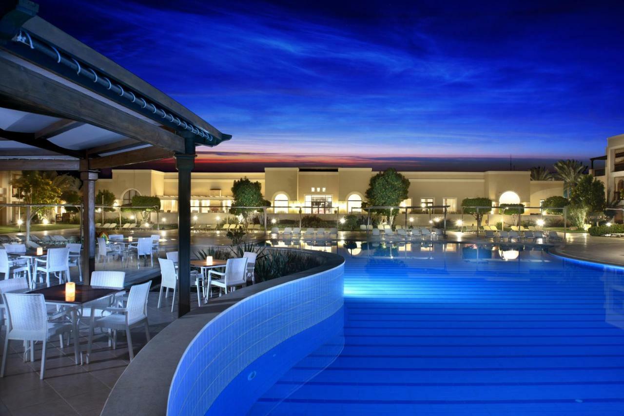 Jaz Mirabel Resort Sharm el-Sheikh Exterior foto The pool at the Westin